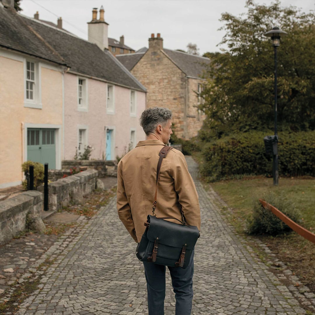 Bleu de Chauffe's leather letter carrier's bag in review